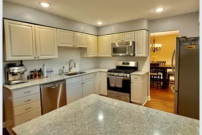 411 Sequoia Court, Schaumburg, IL 60193 - Photo 3