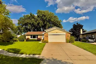 411 Sequoia Ct, Schaumburg, IL 60193 - Photo 1
