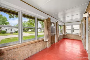 746 Parkway Ave, Elgin, IL 60120 - Photo 5