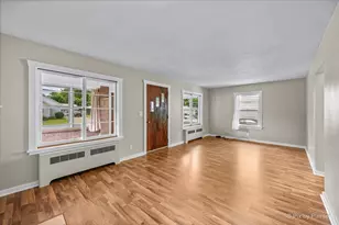 746 Parkway Ave, Elgin, IL 60120 - Photo 9