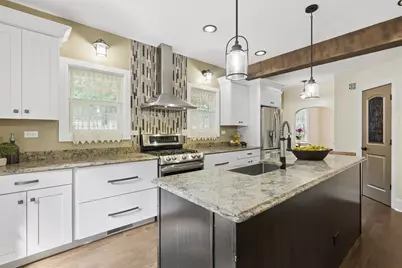 110 S Walkup Avenue, Crystal Lake, IL 60014 - Photo 11