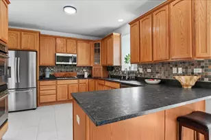 2812 Plante Rd, North Aurora, IL 60542 - Photo 9