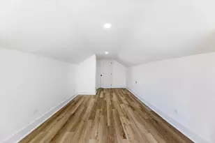 8025 S Euclid Ave, Chicago, IL 60617 - Photo 19