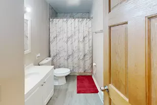 18099 W Valley Dr, Grayslake, IL 60030 - Photo 11
