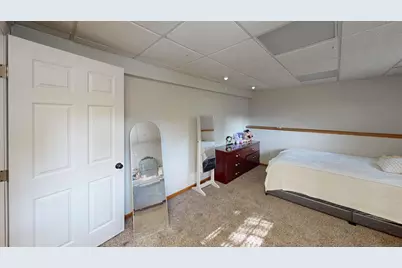 18099 W Valley Drive, Grayslake, IL 60030 - Photo 15