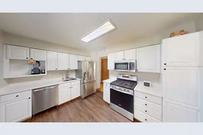 18099 W Valley Drive, Grayslake, IL 60030 - Photo 7