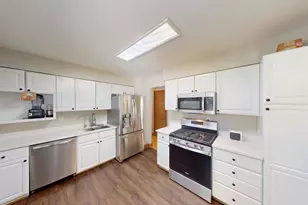 18099 W Valley Dr, Grayslake, IL 60030 - Photo 7