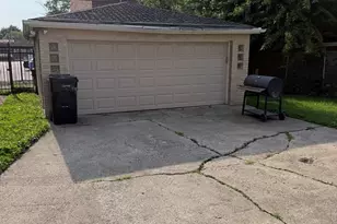 10952 S Emerald Ave, Chicago, IL 60628 - Photo 17