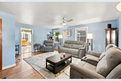 121 S Commonwealth Avenue, Elgin, IL 60123 - Photo 3