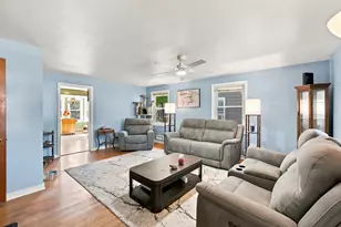 121 S Commonwealth Ave, Elgin, IL 60123 - Photo 3