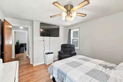 121 S Commonwealth Avenue, Elgin, IL 60123 - Photo 21