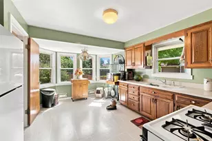 121 S Commonwealth Ave, Elgin, IL 60123 - Photo 9