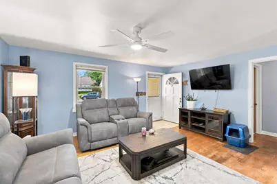 121 S Commonwealth Avenue, Elgin, IL 60123 - Photo 7