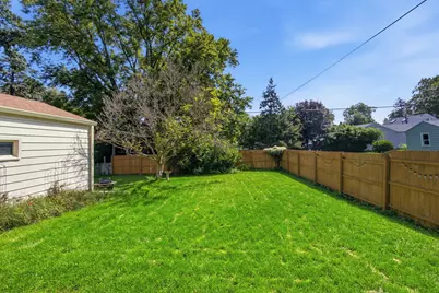 121 S Commonwealth Avenue, Elgin, IL 60123 - Photo 39