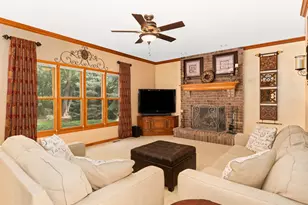 707 Evergreen Ln, Sugar Grove, IL 60554 - Photo 7