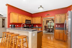 707 Evergreen Ln, Sugar Grove, IL 60554 - Photo 9