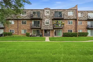 9388 Bay Colony Dr, Des Plaines, IL 60016 - Photo 1