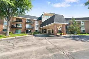1198 Royal Glen Dr, Glen Ellyn, IL 60137 - Photo 1