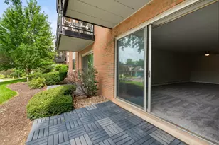 1198 Royal Glen Dr, Glen Ellyn, IL 60137 - Photo 15