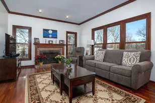 1351 Callen Ln, Des Plaines, IL 60016 - Photo 3