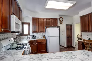 1351 Callen Ln, Des Plaines, IL 60016 - Photo 7