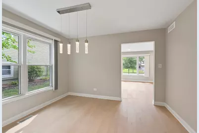 1340 Newcastle Lane, Hoffman Estates, IL 60169 - Photo 9