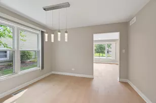 1340 Newcastle Ln, Hoffman Estates, IL 60169 - Photo 9