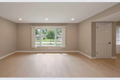 1340 Newcastle Lane, Hoffman Estates, IL 60169 - Photo 5