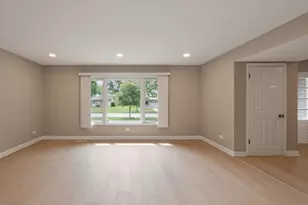 1340 Newcastle Ln, Hoffman Estates, IL 60169 - Photo 5