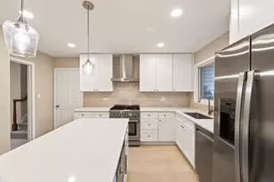 1340 Newcastle Ln, Hoffman Estates, IL 60169 - Photo 11