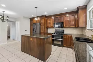 6533 N Christiana Ave, Lincolnwood, IL 60712 - Photo 5