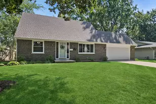 951 Denton Ct, Crystal Lake, IL 60014 - Photo 1