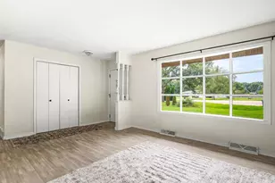 3919 Falling Leaf Dr, Rockford, IL 61109 - Photo 5