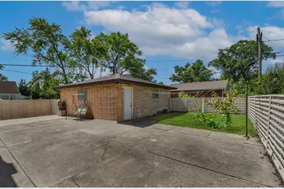 8044 Menard Avenue, Burbank, IL 60459 - Photo 27
