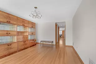8044 Menard Ave, Burbank, IL 60459 - Photo 3