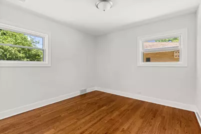 8918 Parkside Avenue, Morton Grove, IL 60053 - Photo 15