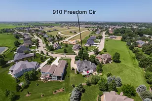 910 Freedom Cir, Sycamore, IL 60178 - Photo 51