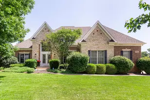 910 Freedom Cir, Sycamore, IL 60178 - Photo 3