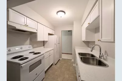 700 Perrie Drive #213, Elk Grove Village, IL 60007 - Photo 3
