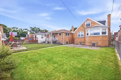 7018 W Newport Avenue, Chicago, IL 60634 - Photo 19