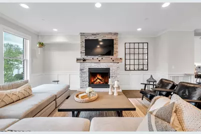 110 S Washington Street, Wheaton, IL 60187 - Photo 9