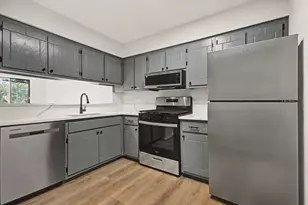 7544 Clarendon Hills Rd, Willowbrook, IL 60527 - Photo 7