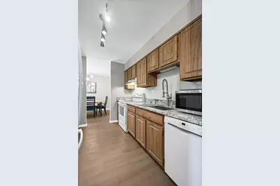 1605 E Central Road #211B, Arlington Heights, IL 60005 - Photo 9