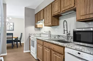 1605 E Central Rd, Arlington Heights, IL 60005 - Photo 9