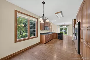 790 Parkview Ct, Glen Ellyn, IL 60137 - Photo 9