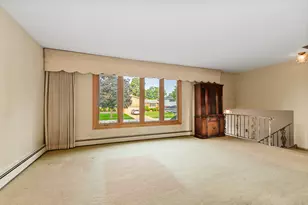 10336 S Georgia Ln, Oak Lawn, IL 60453 - Photo 3
