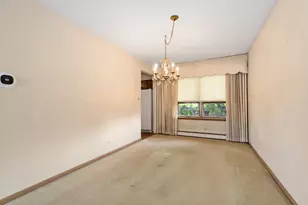 10336 S Georgia Ln, Oak Lawn, IL 60453 - Photo 9