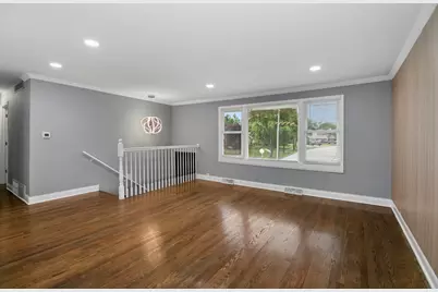 8836 Oakwood Drive, Hickory Hills, IL 60457 - Photo 3