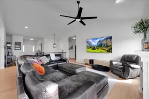 635 Maplewood Cir, Elburn, IL 60119 - Photo 7