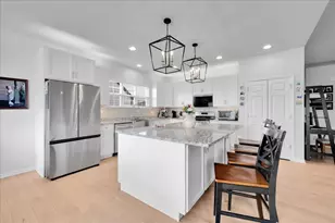 635 Maplewood Cir, Elburn, IL 60119 - Photo 11
